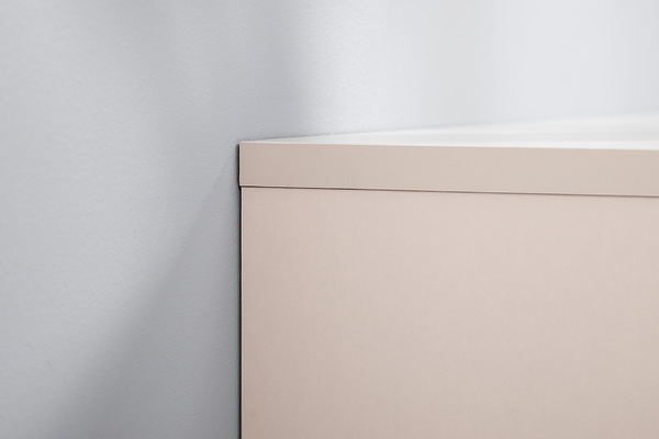 Гостиная Ричфорд композиция 2 с карнизами, кашемир 5981 BS, моно керамика D166-2 ПВХ, белый PE шагрень (собирается на любую сторону)